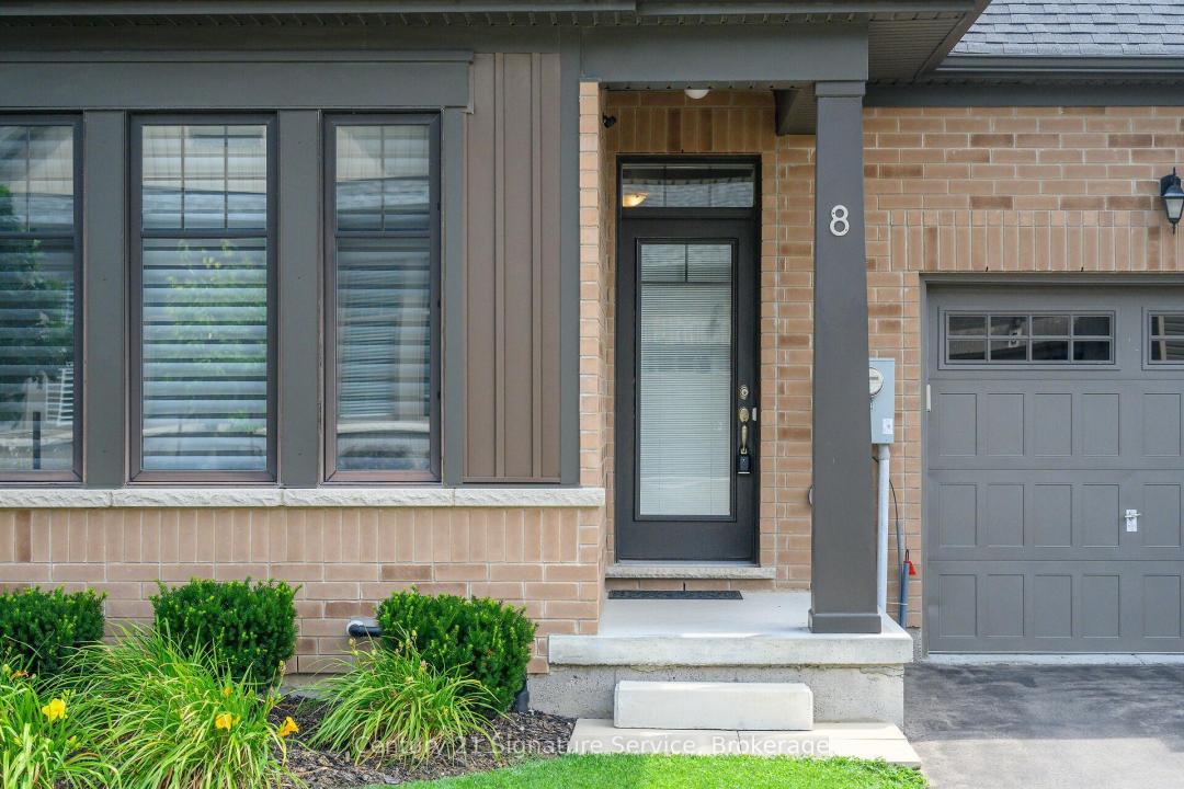 8 COSMOPOLITAN COMMON E, St. Catharines, Ontario L2M 0B8, Canadá