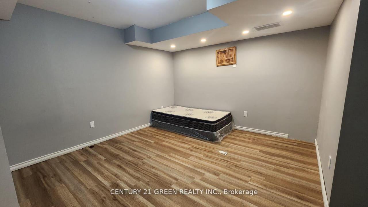 7977 HACKBERRY TRAIL, Niagara Falls, Ontario L2H 0P1, Canadá