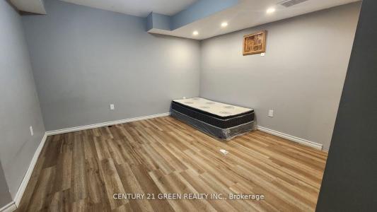 7977 HACKBERRY TRAIL, Niagara Falls, Ontario L2H 0P1, Canadá