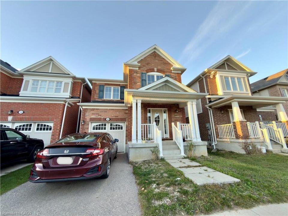 386 GROVEHILL CRESCENT, Kitchener, Ontario N2R 0L5, Canada