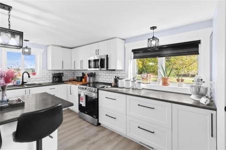 4563 PR 317 HIGHWAY, Lac Du Bonnet Rm, Manitoba R0E 1A0, Canada