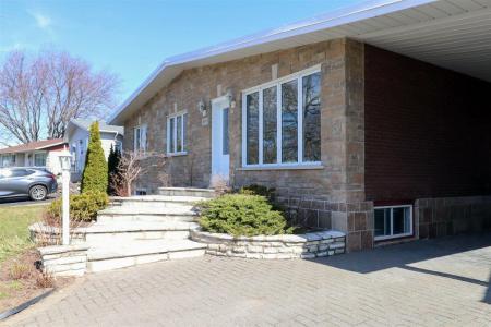 2670  Crois. Allen, Brossard, Quebec J4Z 3C2, Canadá