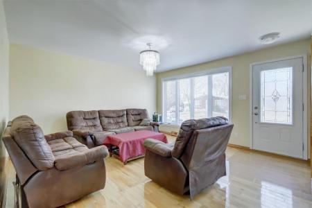 2670  Crois. Allen, Brossard, Quebec J4Z 3C2, Canadá