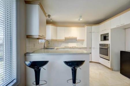 2670  Crois. Allen, Brossard, Quebec J4Z 3C2, Canadá