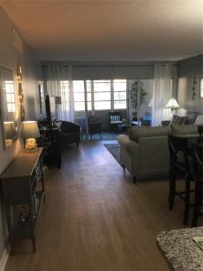 10215 REGAL DRIVE 14, LARGO, 플로리다 33774, 미국