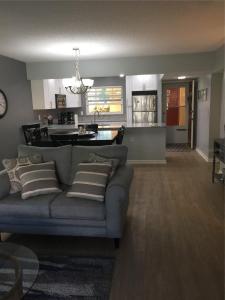 10215 REGAL DRIVE 14, LARGO, 플로리다 33774, 미국