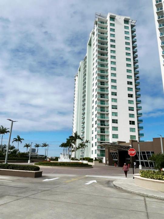 2641 N Flamingo Rd #2204N, Fort Lauderdale, Florida 33323, Stati Uniti