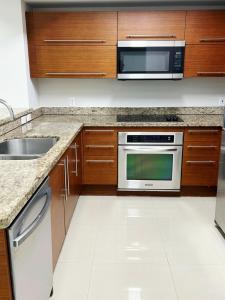 2641 N Flamingo Rd #2204N, Fort Lauderdale, Florida 33323, Stati Uniti