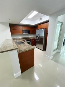 2641 N Flamingo Rd #2204N, Fort Lauderdale, Florida 33323, Stati Uniti