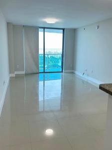 2641 N Flamingo Rd #2204N, Fort Lauderdale, Florida 33323, Stati Uniti