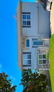 239 Andover Woods , Fenton, Michigan 48430, USA