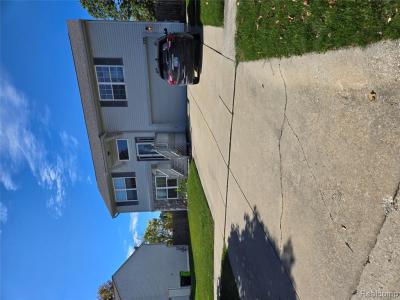239 Andover Woods , Fenton, Michigan 48430
