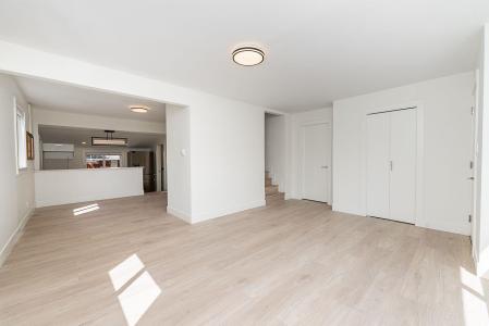 1747 SALISBURY AVENUE, Port Coquitlam, British Columbia V3B 1X6, Canada