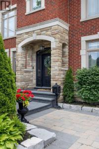 127 SULTANA AVENUE, Toronto (englemount-lawrence), Ontario M6A 1T6, Canada