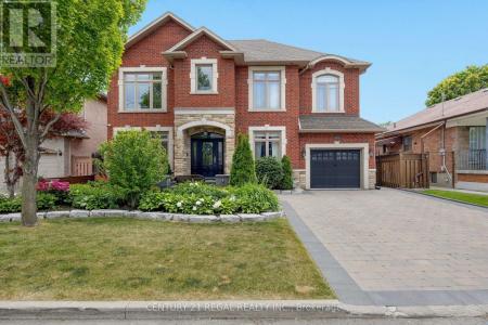 127 SULTANA AVENUE, Toronto (englemount-lawrence), Ontario M6A 1T6, Canada