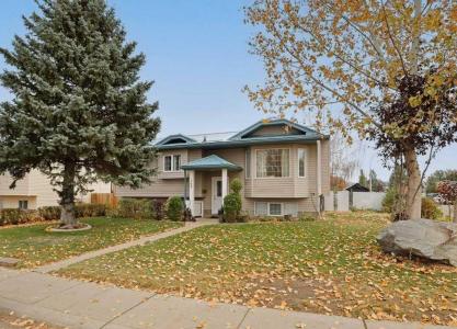 144 UPLAND BOULEVARD, Brooks, Alberta T1R 0R3, Canada