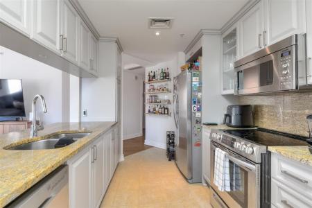 2000  Rue Drummond, Montréal (Ville-Marie), Quebec H3G 2X1, Canada