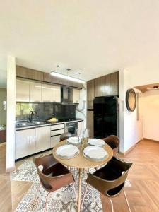 Lecheria Avenida R-8 Conjunto Residencial Las Marinas, Lechería, Anzoategui 6001, Venezuela