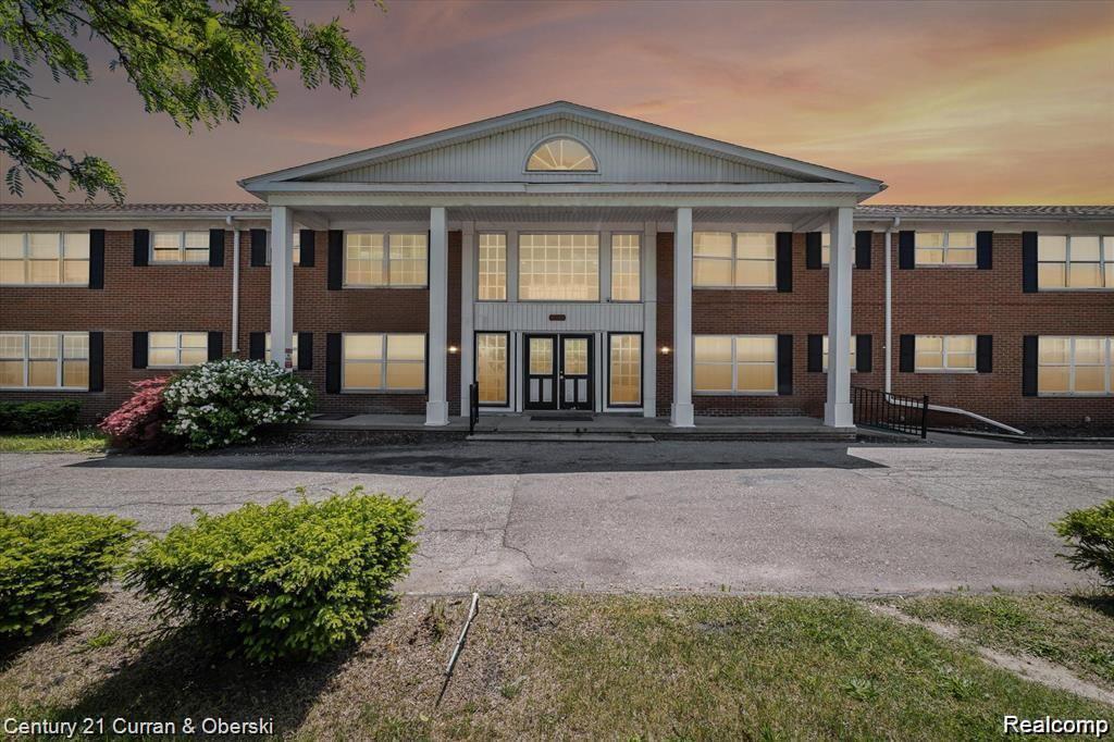 25301 5 Mile Road, Redford Charter Township, Michigan 48239, Estados Unidos