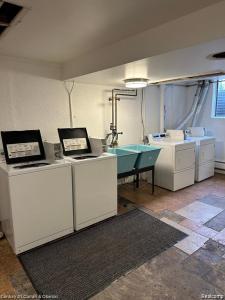 25301 5 Mile Road, Redford Charter Township, Michigan 48239, Estados Unidos