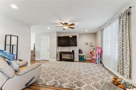 17 Webster Ave, North Irwin, 宾夕法尼亚州 15642, 美国