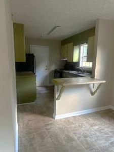 102 Camellia Circle, Warner Robins, Georgia 31093