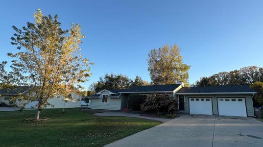 2 Greenway, Minot, ND 58703, USA