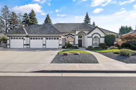 2637 E Laura Court, Visalia, California 93292, USA