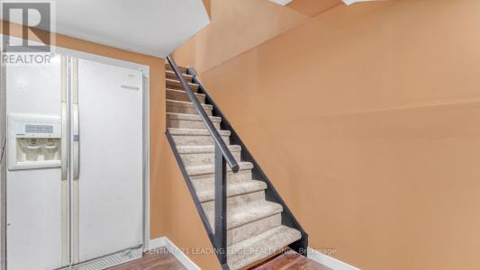 4064 TEAKWOOD DRIVE, Mississauga (creditview), Ontario L5C 3L5, Canada