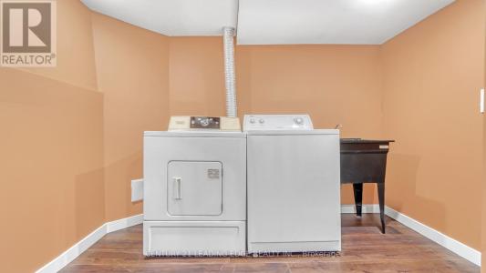 4064 TEAKWOOD DRIVE, Mississauga (creditview), Ontario L5C 3L5, Canada