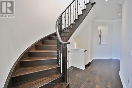 356 HARTWELL WAY, Aurora, Ontario L4G 0W5, Canada