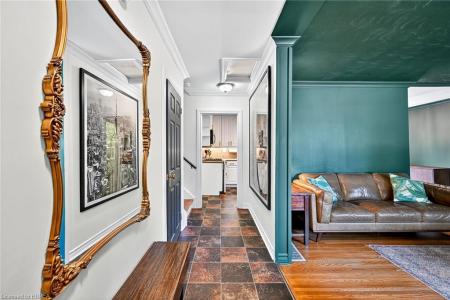 44 MARKET STREET, Paris, Ontario N3L 3B2, Canada