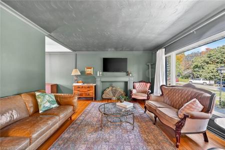 44 MARKET STREET, Paris, Ontario N3L 3B2, Canada