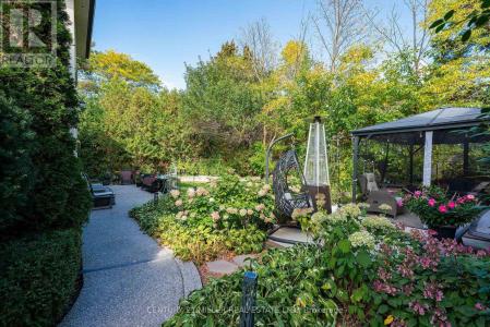 108 LIVNO COMMON, Oakville (br Bronte), Ontario L6L 1H1, Canada