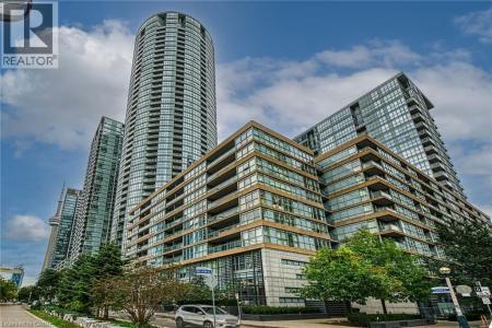 15 ICEBOAT TERRACE, Toronto, אונטריו M5V 4A5, קנדה 