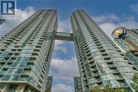 15 ICEBOAT TERRACE, Toronto, אונטריו M5V 4A5, קנדה 