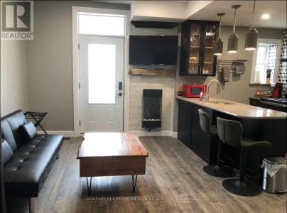 45 CHESTNUT STREET, Kingston (east Of Sir John A. Blvd), Ontario K7K 3X4, Canada