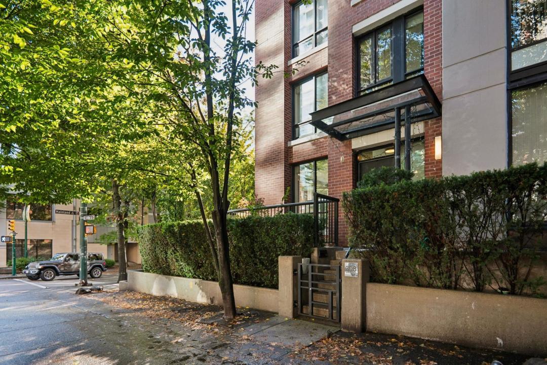 308 SMITHE STREET, Vancouver, British Columbia V6B 1S3, Canada