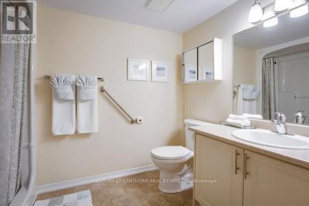 1056 QUEENS AVENUE, Oakville (cp College Park), 安大略省 L6H 6R3, 加拿大