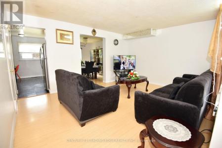 35 HORSELEY HILL DRIVE, Toronto (malvern), オンタリオ M1B 1W4, カナダ