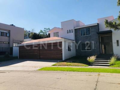 PASEO DE LOS PINOS 129,, Tlajomulco De Zúñiga, Jalisco 45643, Mexico