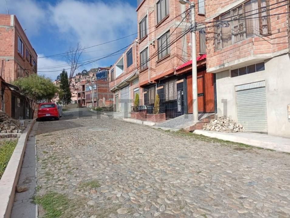 INCA LLOJETA,INGRESANDO CALLE J a una cuadra MAX FERNANDEZ , La Paz, La Paz 00001, Bolivien