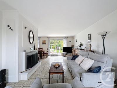 Combs La Ville, Isla De Francia 77380, Francia