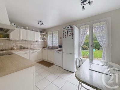 Combs La Ville, Isla De Francia 77380, Francia