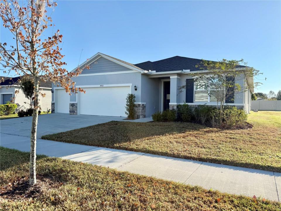 9435 Sanders Park Place, Seffner, Florida 33584
