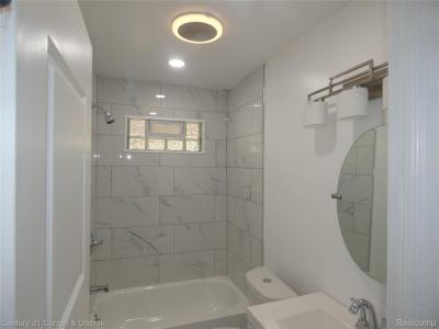 15835 Evergreen Road, Detroit, ミシガン 48223, アメリカ合衆国