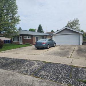 7826 W 98th Place, Hickory Hills, Illinois 60457