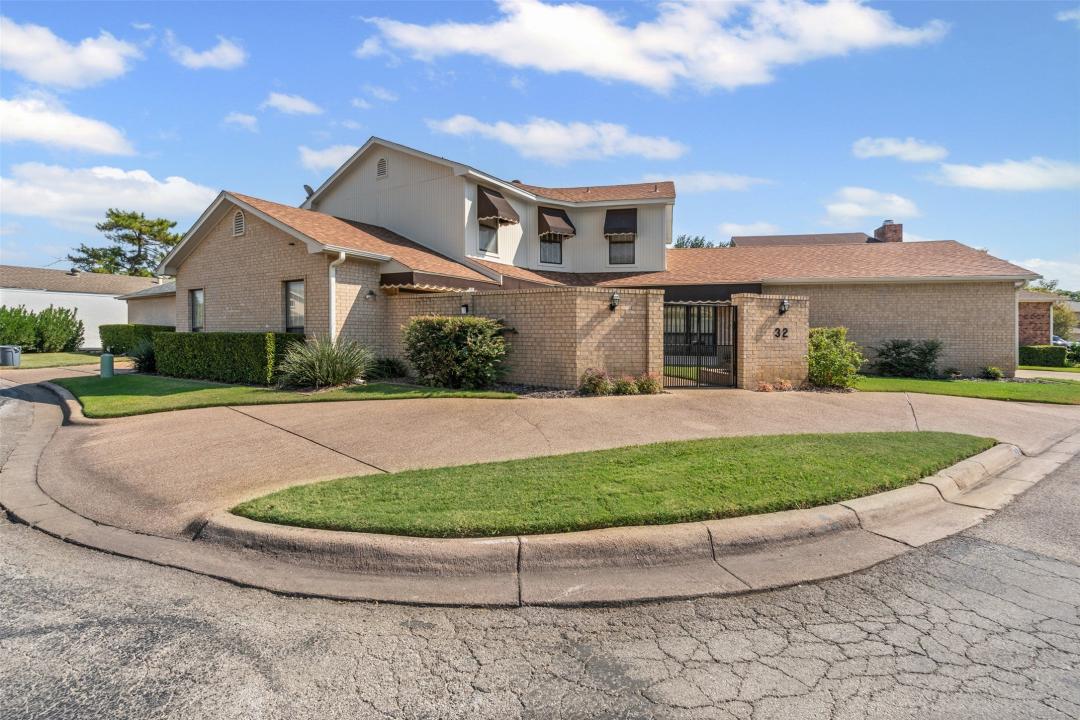 32 One Main Place, Benbrook, Texas 76126
