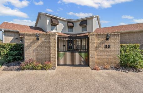 32 One Main Place, Benbrook, Texas 76126
