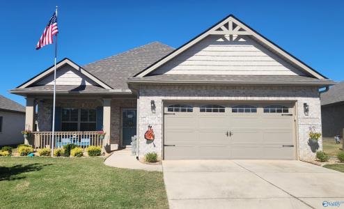 21995 Natures Cove Drive, Athens, Alabama 35613